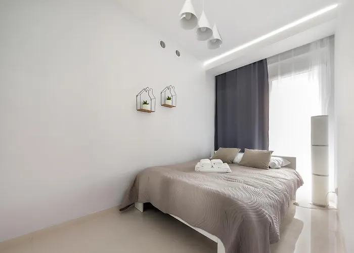 Apartment Riverside Harmony Chic By Bookinghost *