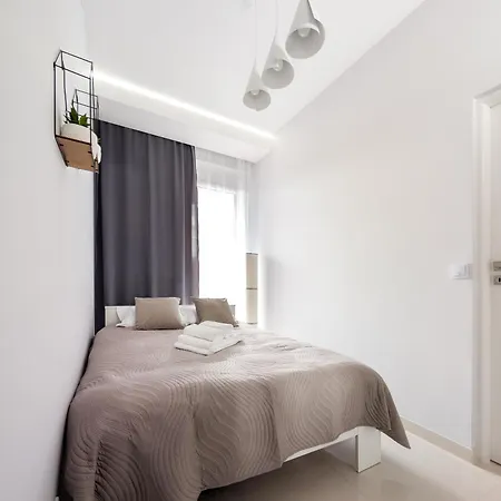 Riverside Harmony Chic By Bookinghost شقة فروتسواف